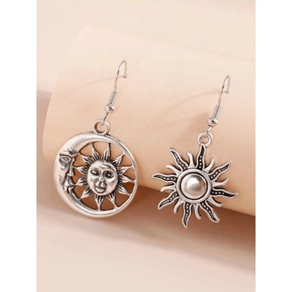 SILVER SUN MOON MISMATCHED EARRINGS - Picture 1 of 4